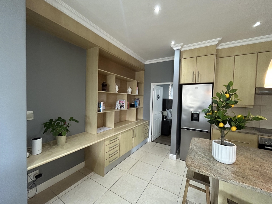 To Let 2 Bedroom Property for Rent in Big Bay Western Cape